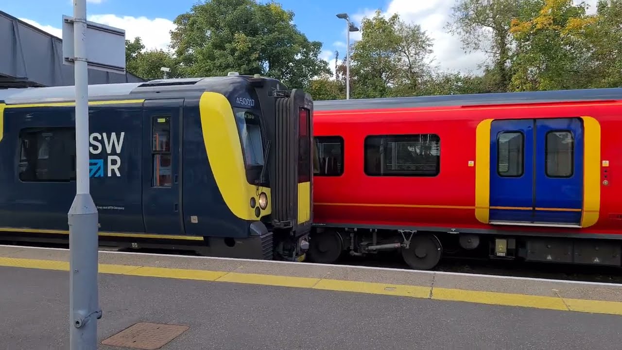 TWICKENHAM Train Station (2022)