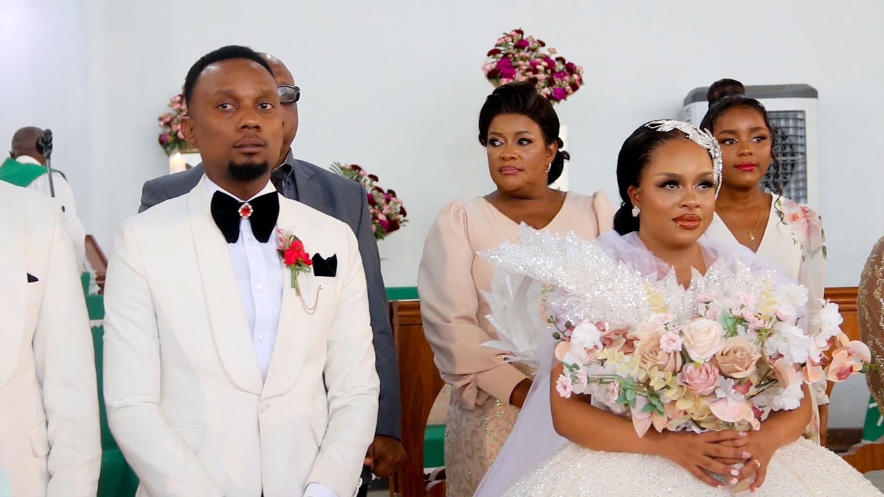 NANDY AMWAGA MACHOZI MBELE YA MAMA YAKE, BILNAS ASHINDWA KUJIZUIA KWENYE HARUSI YAO