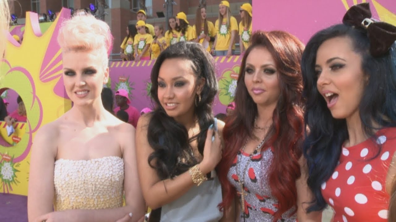 Little Mix и One Direction: Девушки вышли на оранжевую ковровую дорожку церемонии вручения премии...