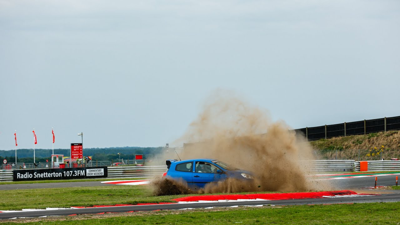 Code brown moment Snetterton Clio 197 cup