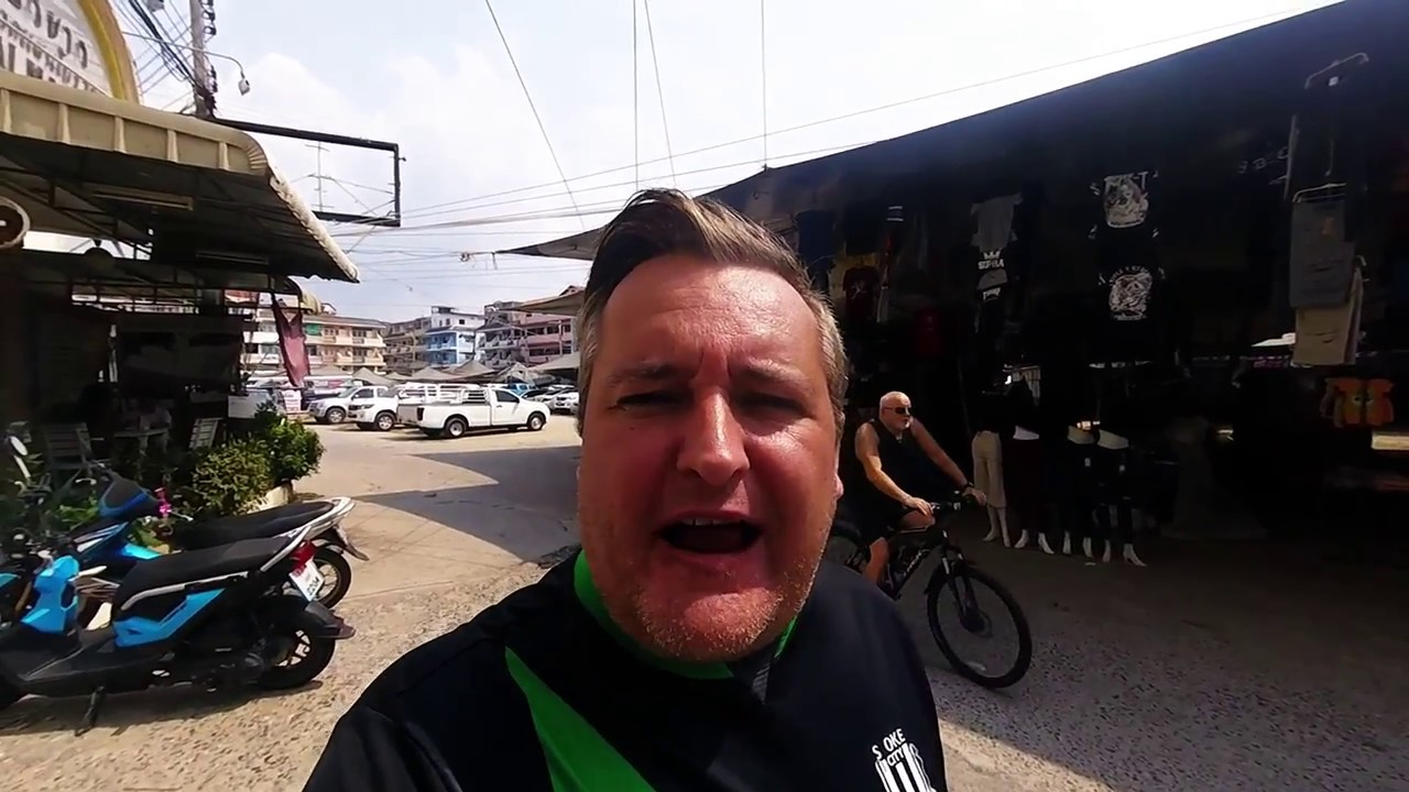 Pattaya 2017. THAIDAY FRIDAY! Soi Buakhao market and TUKCOM electronics emporium!
