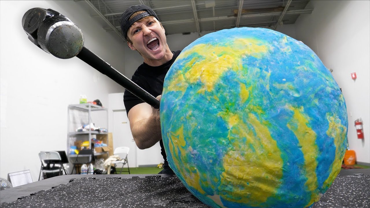 Я СДЕЛАЛ САМЫЙ БОЛЬШОЙ В МИРЕ ПРЫГАЮЩИЙ МЯЧ!!