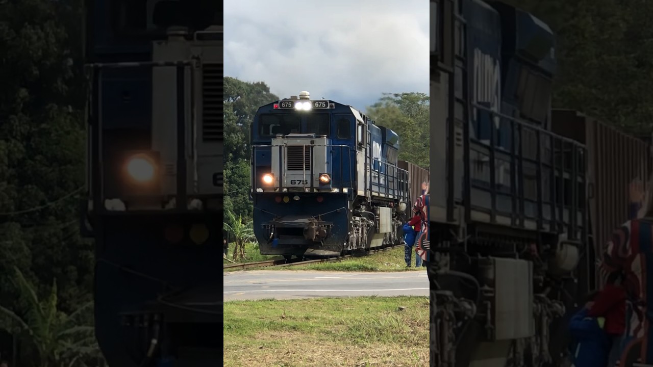 #shorts #trem #ferrovia #rumo #locomotive #es43bbi Trem de domingo em cruzamento em Morretes- PR