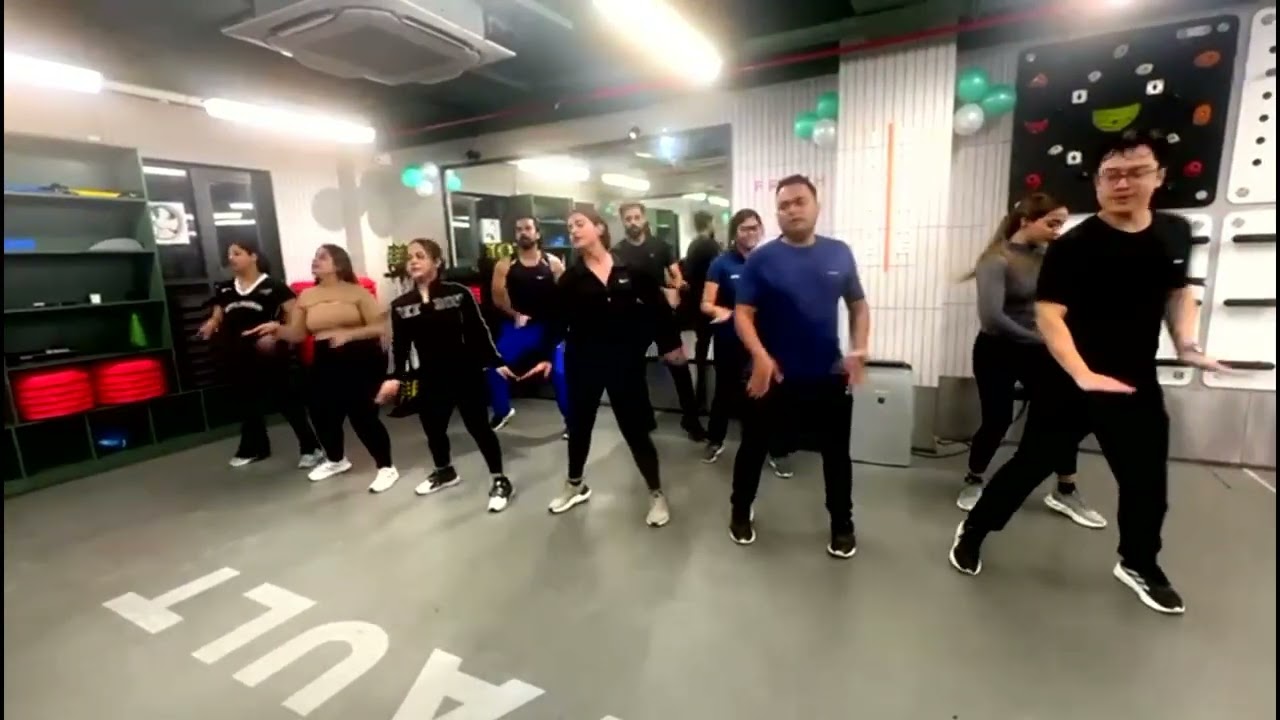 Thug LeSong by Shweta Pandit and Vishal Dadlani ‧ 2011. Dance choreography by Rocky 