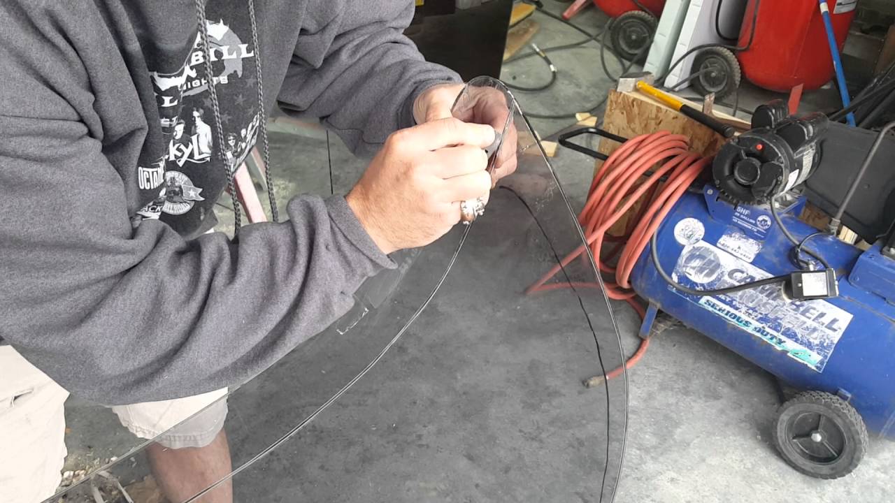 Cutting curved laminated glass