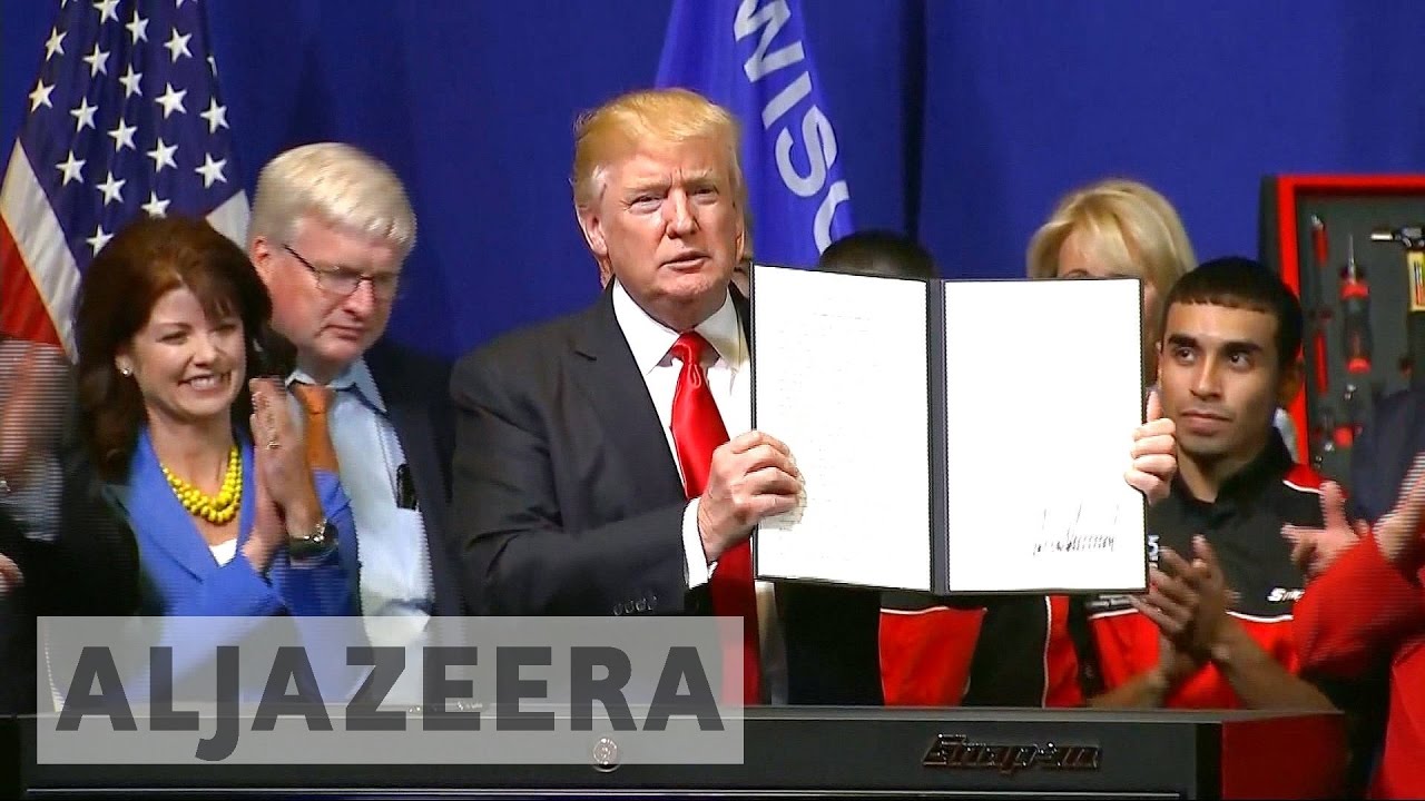 Trump signs executive order to reform H-1B visas