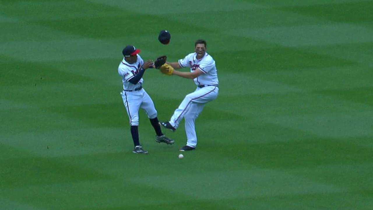 LAD@ATL: Francoeur and Mallex collide in the outfield