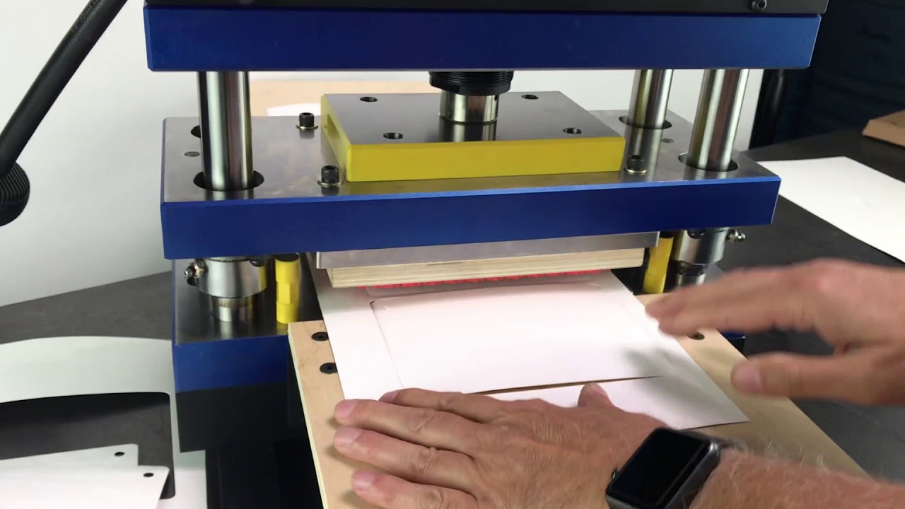 Benchtop flatbed die cutting press for steel rule die