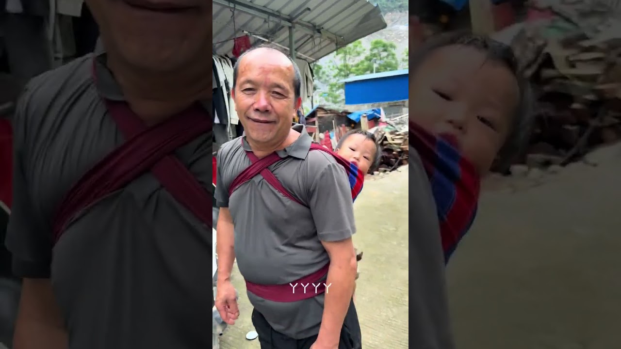 早上二哥和二嫂去县城忙了，跟老公先把鸡给喂了，这些鸡都等着急了，一洒玉米蜂拥而上，咱们家养鸡在各个角落，宰鸡的时候就一起吃，人多吃啥都麻麻香。