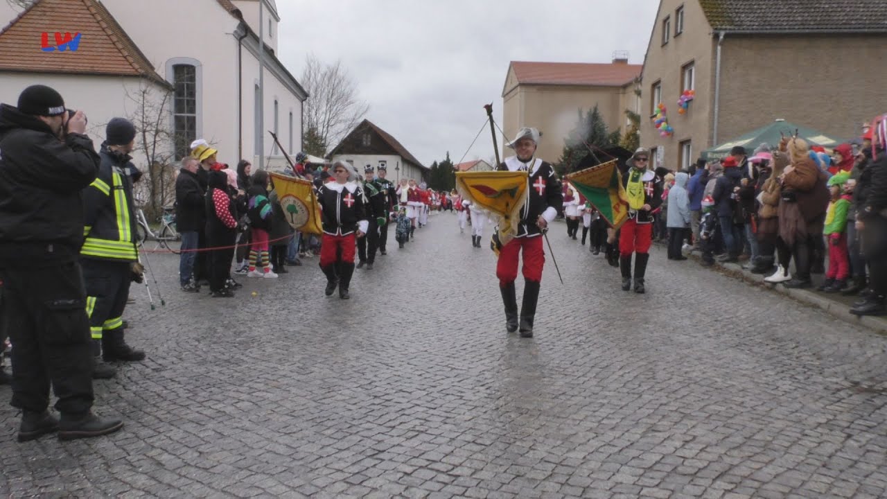 Plessa: Straßenkarneval des PCC - LAUSITZWELLE