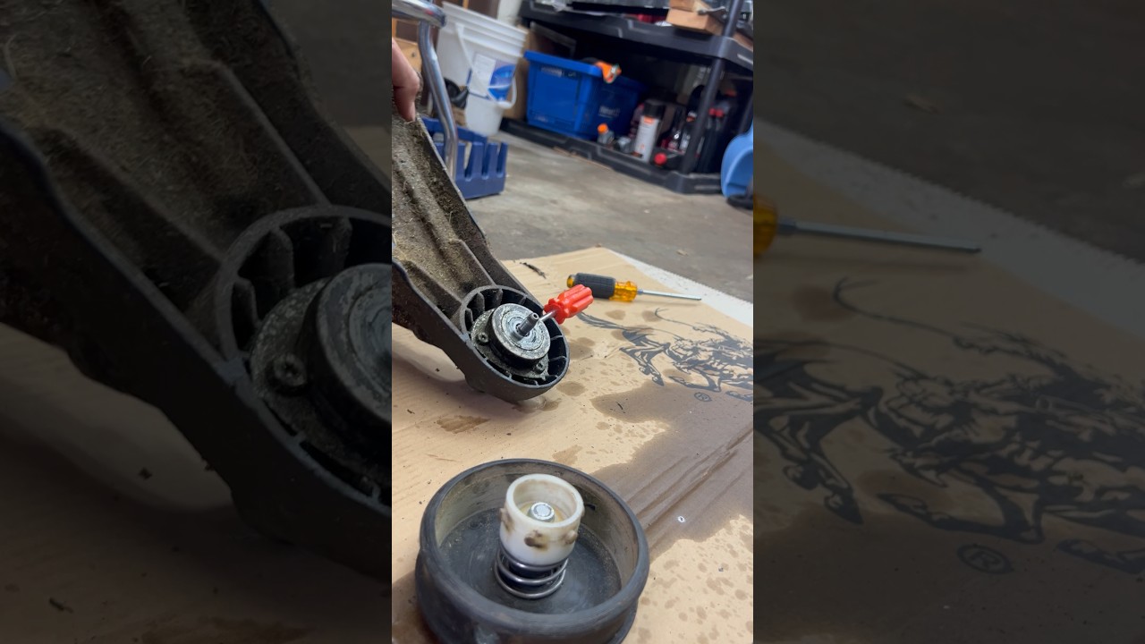 Stuck Trimmer Head Removal Trick #echo #landscape #trimmer #equipment #maintenance #tools #diy #fix