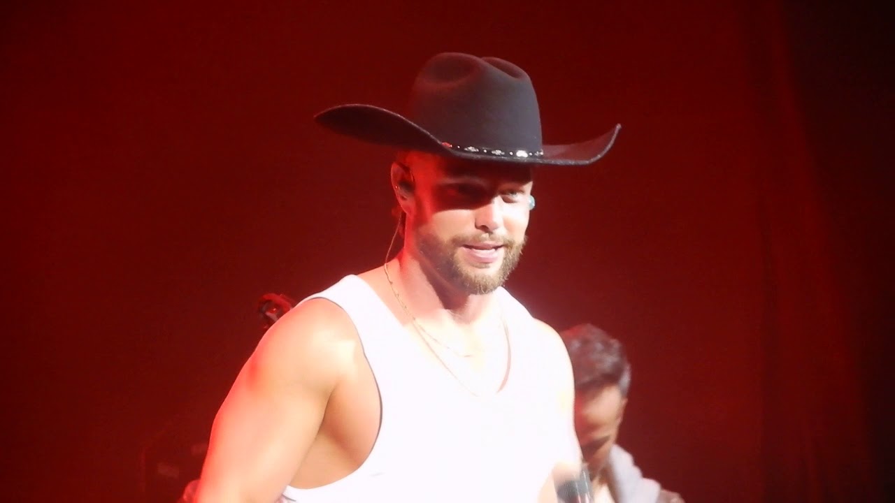Chris Lane ~ 90's Country Music Mash Up ~ Joe's Live ~ Rosemont, IL ~ 10/19/2018
