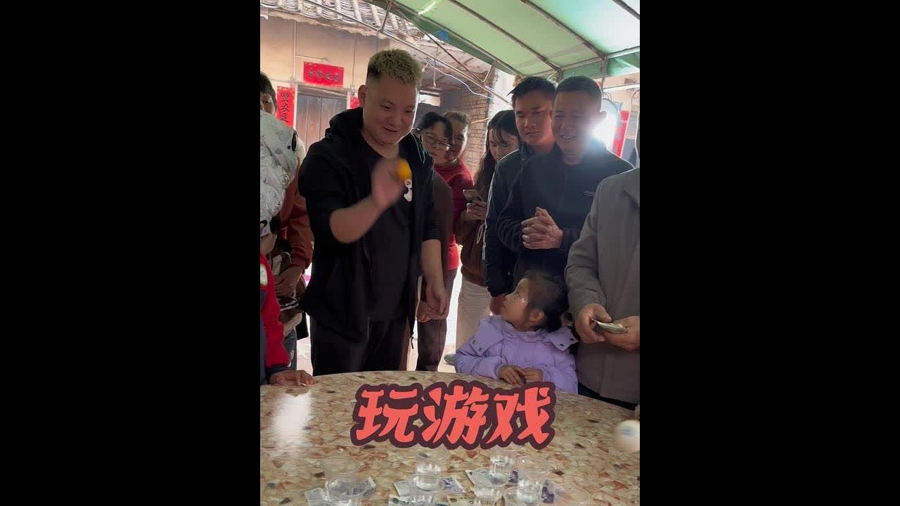 大家新年好！大年初二回娘家节目安排的满满当当。中午吃饱喝足开始玩游戏、烧烤、放烟花 ，大人小孩都开心#真实记录生活 #湛江日常#相亲相爱一家人欢聚一堂