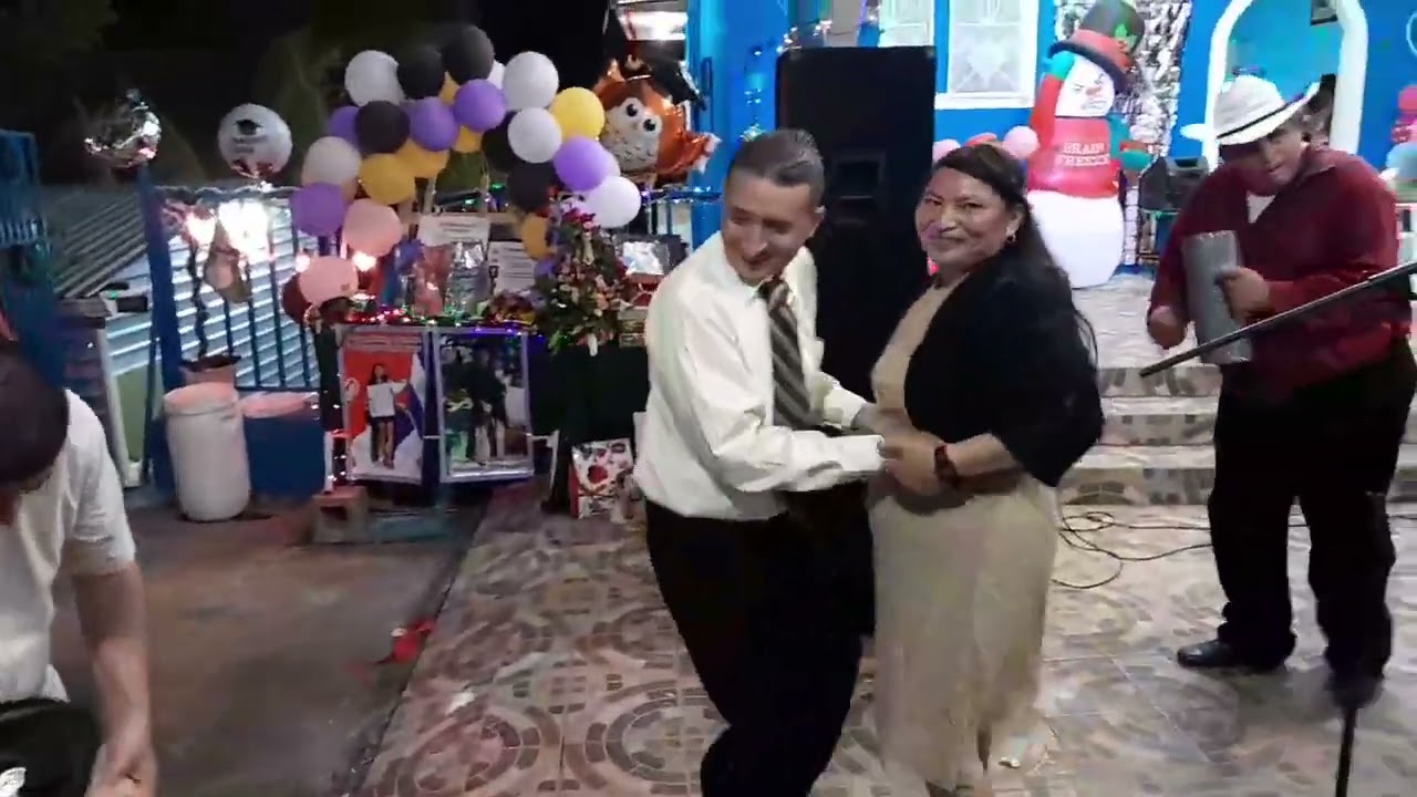 mix de cumbia con Alexis y su chanchona...!!