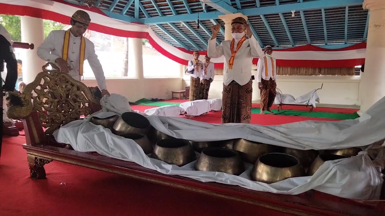 Gamelan Keraton Surakarta Dibawa ke Bangsal Masjid Agung, Dalam Tradisi Sekaten.