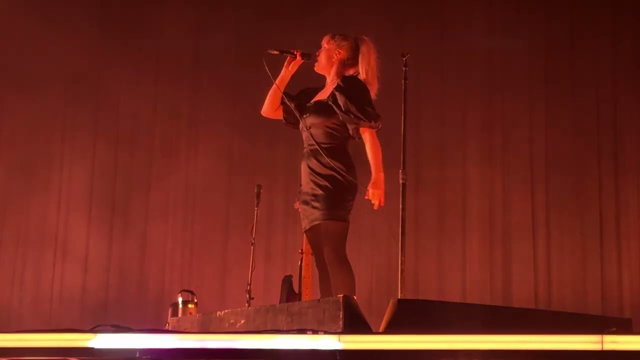 London Grammar - Hey Now (Manchester)