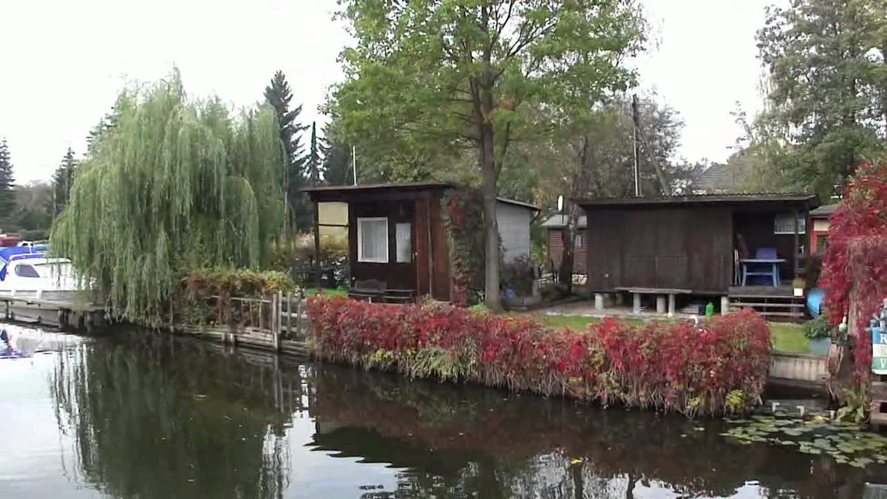 Spandau Tiefwerder. Fahrt auf  den Kanälen von Klein Venedig.
