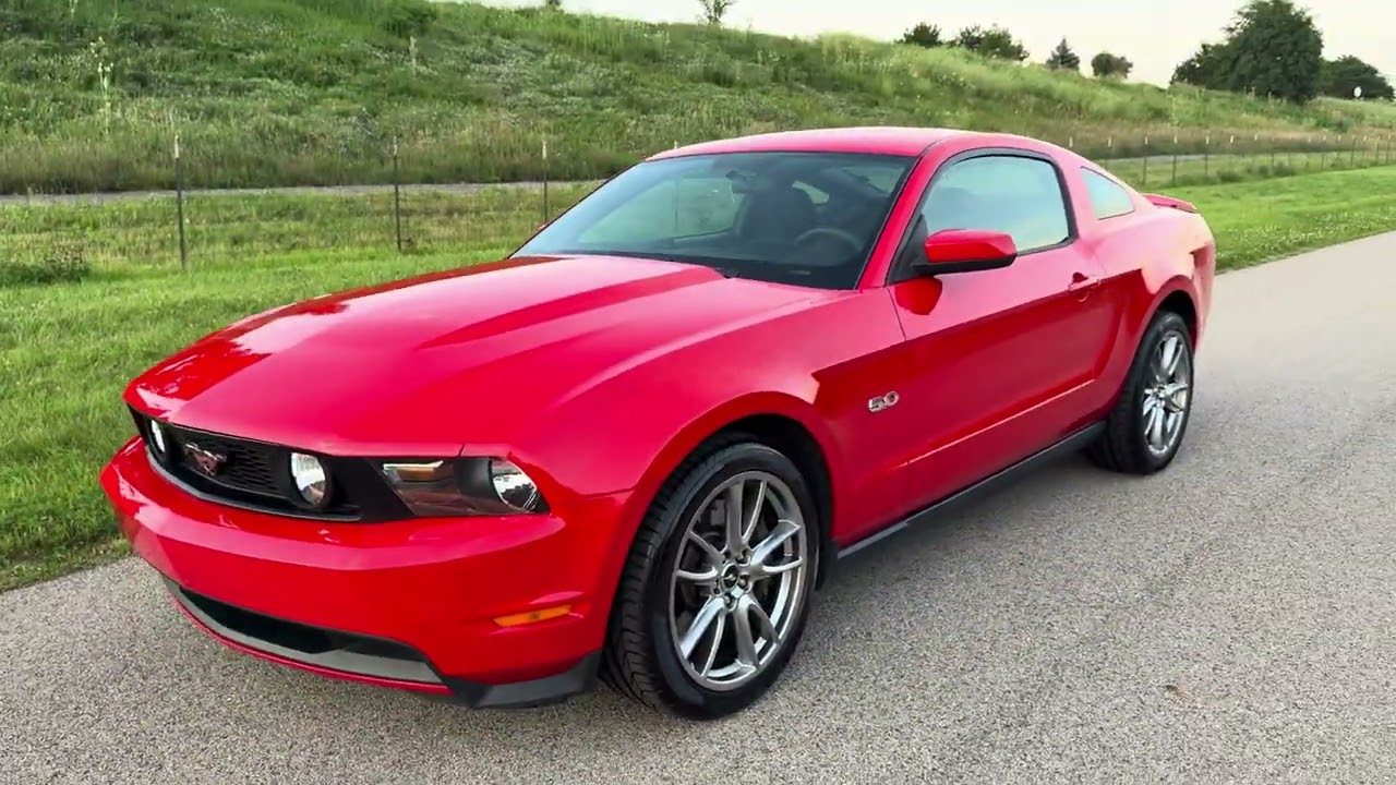 2011 Ford Mustang GT - Walkaround & Startup