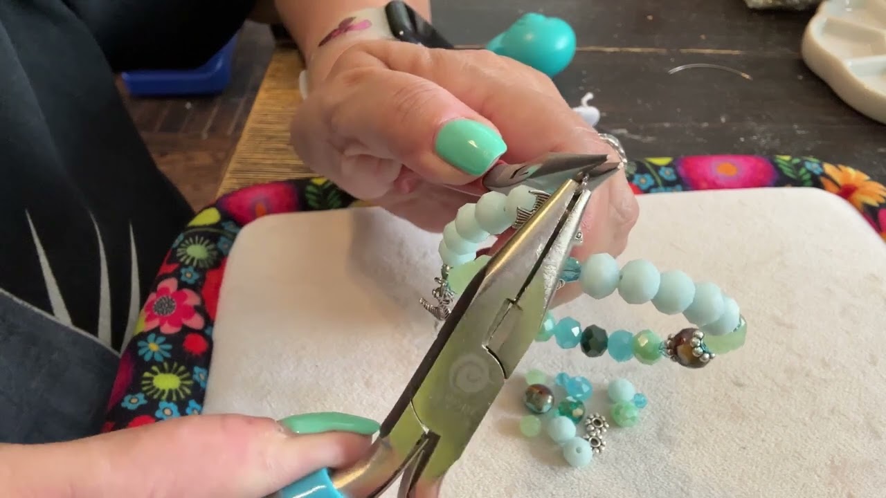 How to make the Endless Summer Adjustable Memory Wire Bracelet - Beginner Friendly