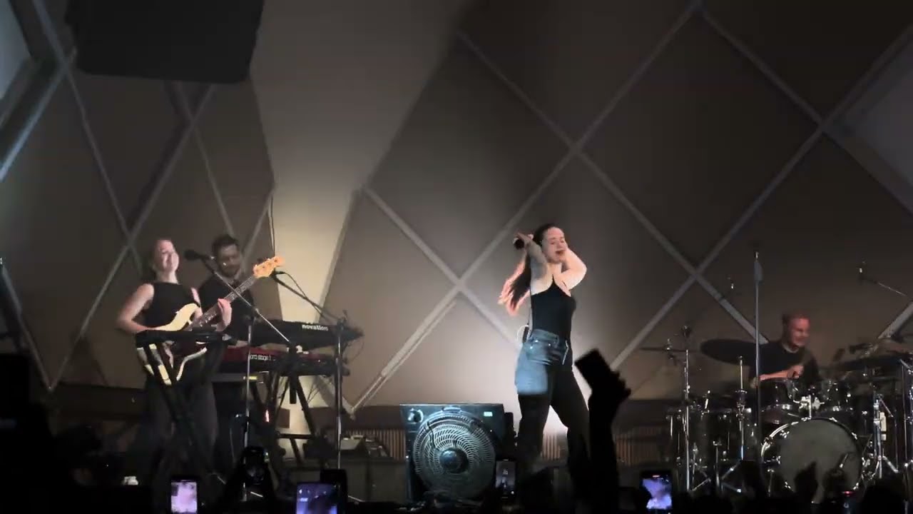 Sigrid - Burning Bridges (Live in São Paulo, Brazil, May 23rd 2024)
