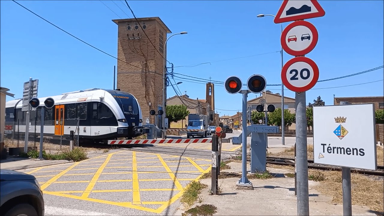 Paso a nivel con barreras en Térmens.