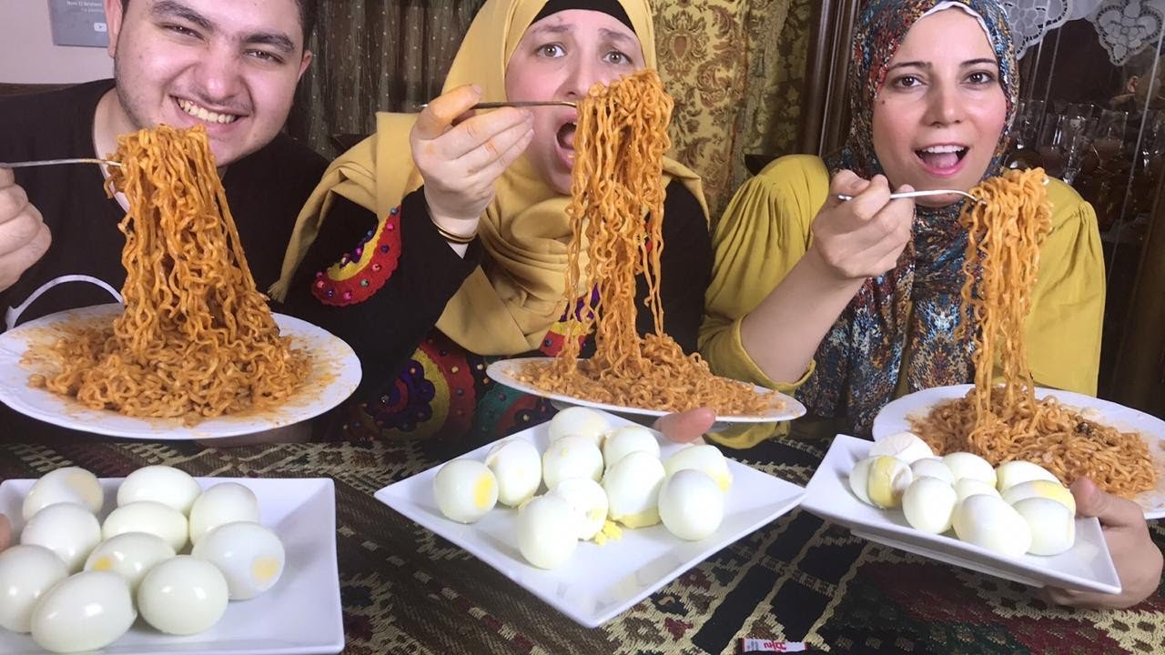 تحدى القمه على ٣٠بيضه بلدى مع ٦عبوات نودلز كورى ١ أكس والخسران انت وحظك،😱