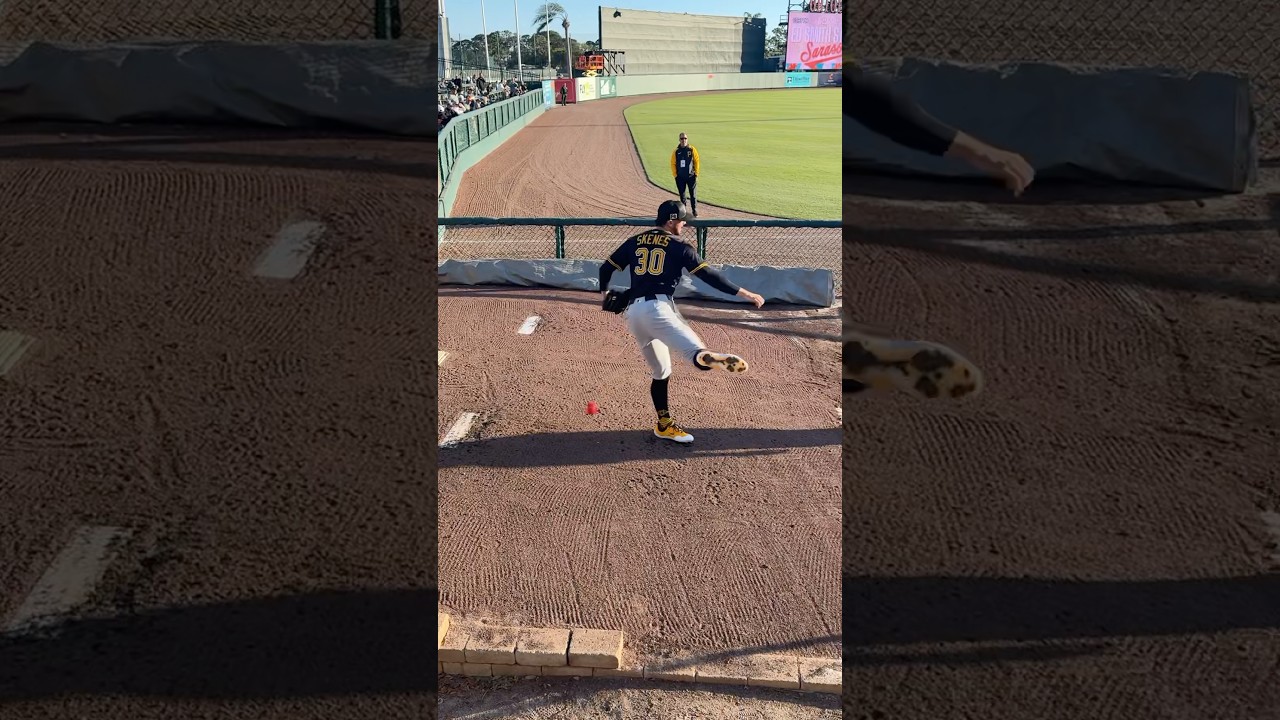 60 seconds of Paul Skenes warming up #paulskenes