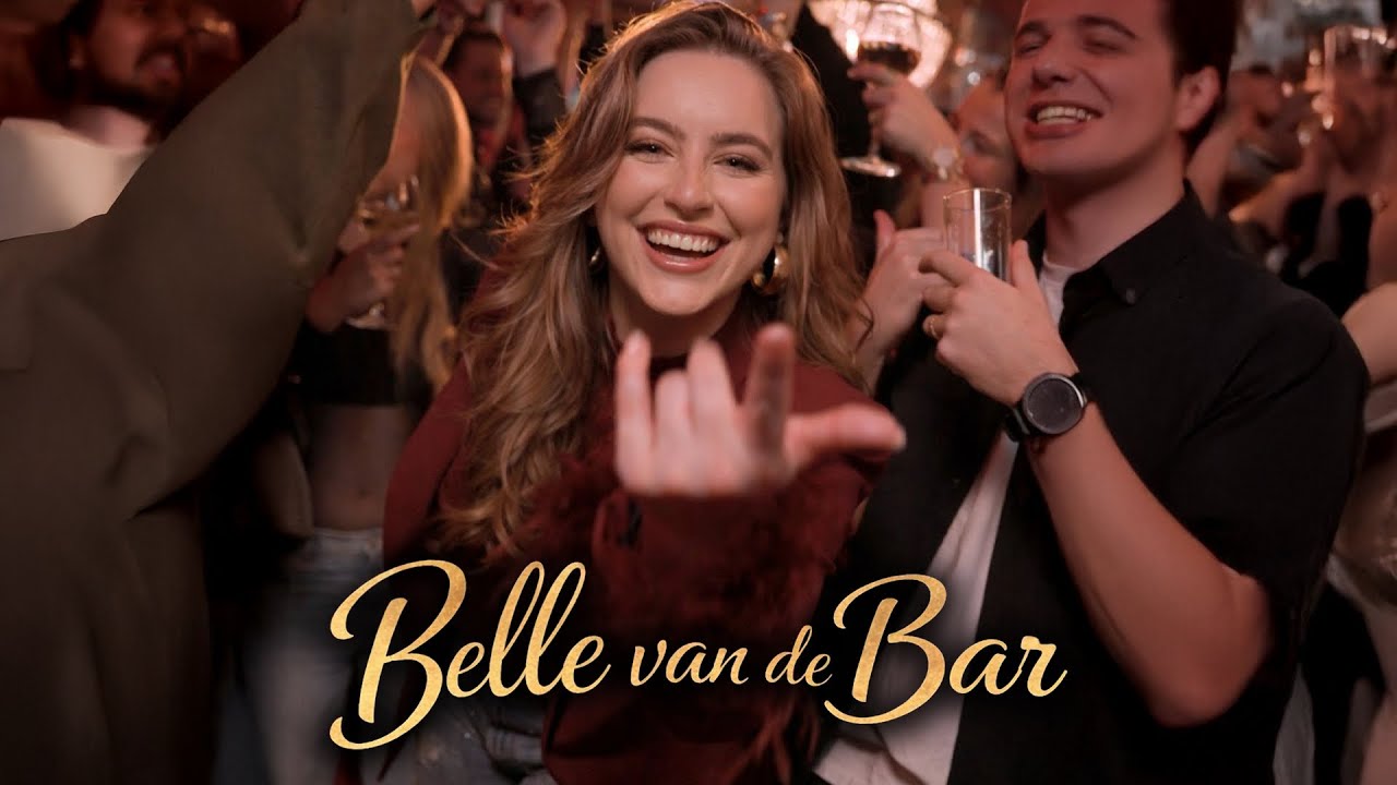 Angelina Garcia   Belle van de bar