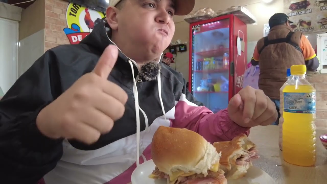Probando las tortas del gallo de canal🤤🐓