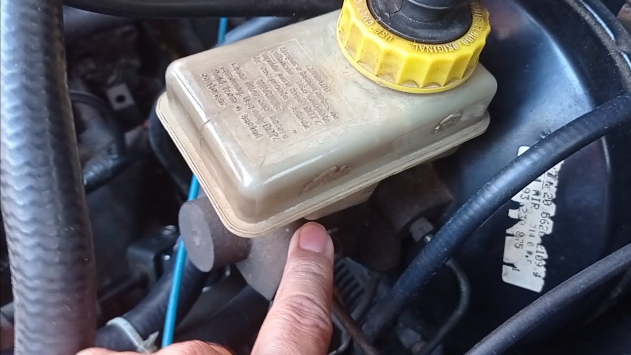 Pedal de freio sem pressão e carro faltando freio, saiba os motivos!