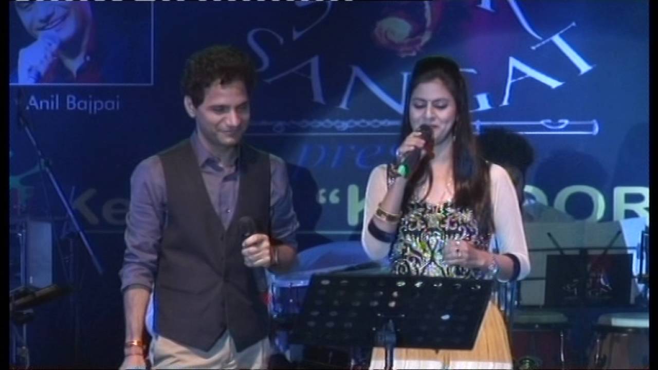 Sarrika singh and Anil bajpai performing song 