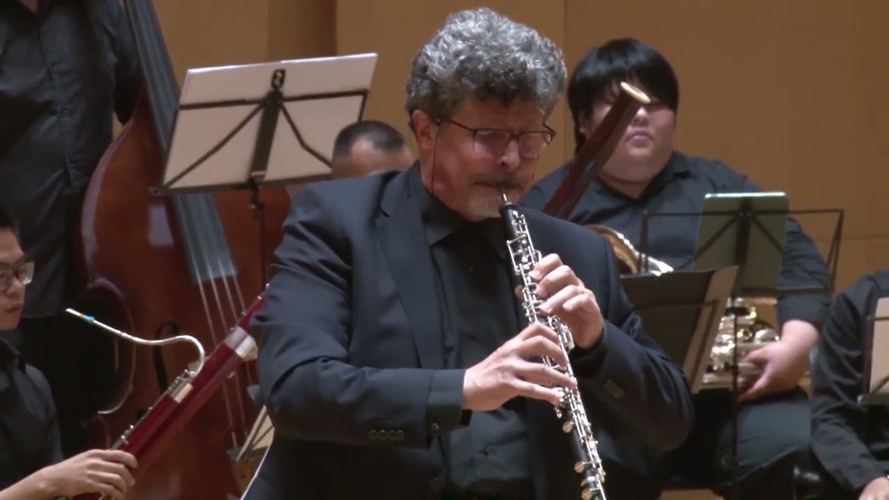 Weber Concertino for Oboe and Winds, soloist: Maestro Arnaldo de Felice played by Feroci Phil Winds.