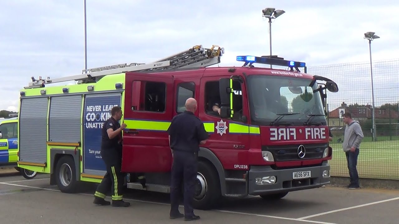 Fire engine responding - London Fire Brigade Pump Ladder