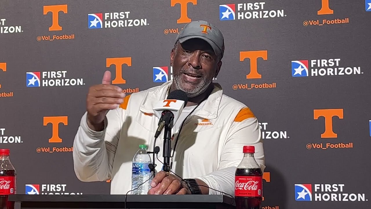 Tennessee DL Coach Rodney Garner Talks Elijah Simmons&rsquo; Development | Vol Football Fall Camp 23
