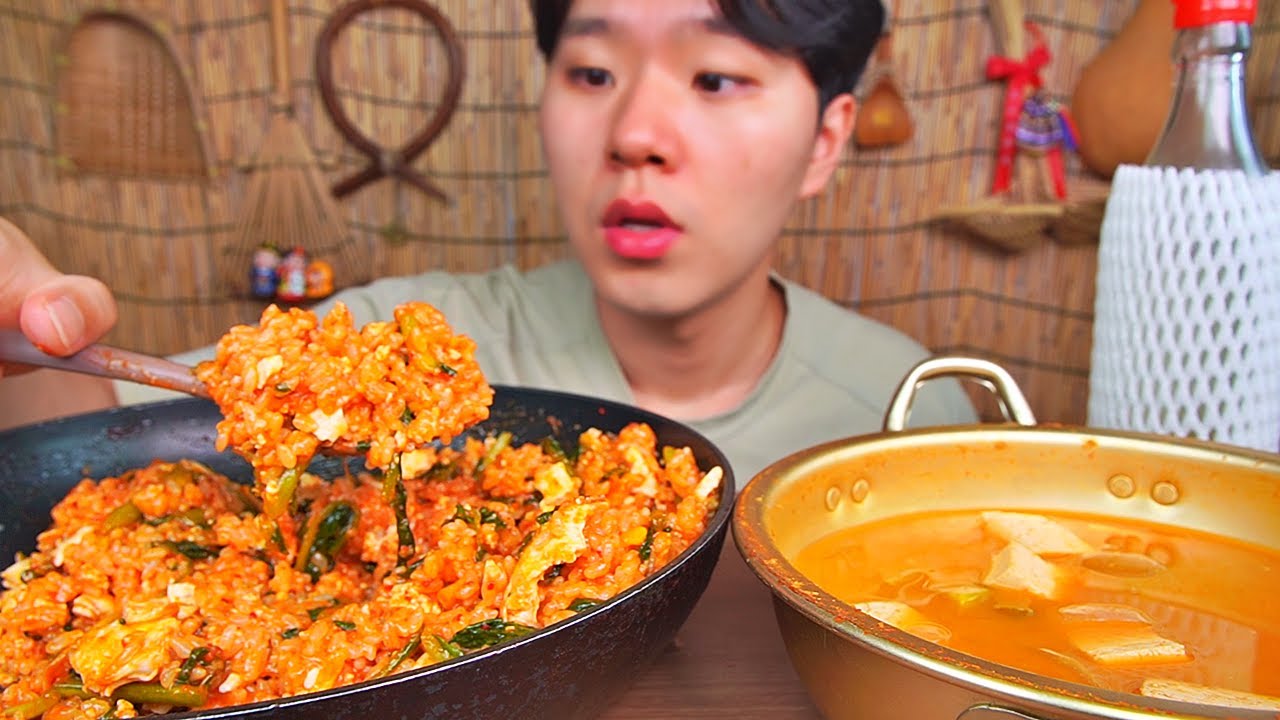 열무비빔밥 들기름 싹 부어 먹었습니다. 한술 한술 하다보니 어느새 사라졌네요..? YOUNG RADISH BIBIMBAP KIMCHI KOREAN FOOD ASMR MUKBANG.