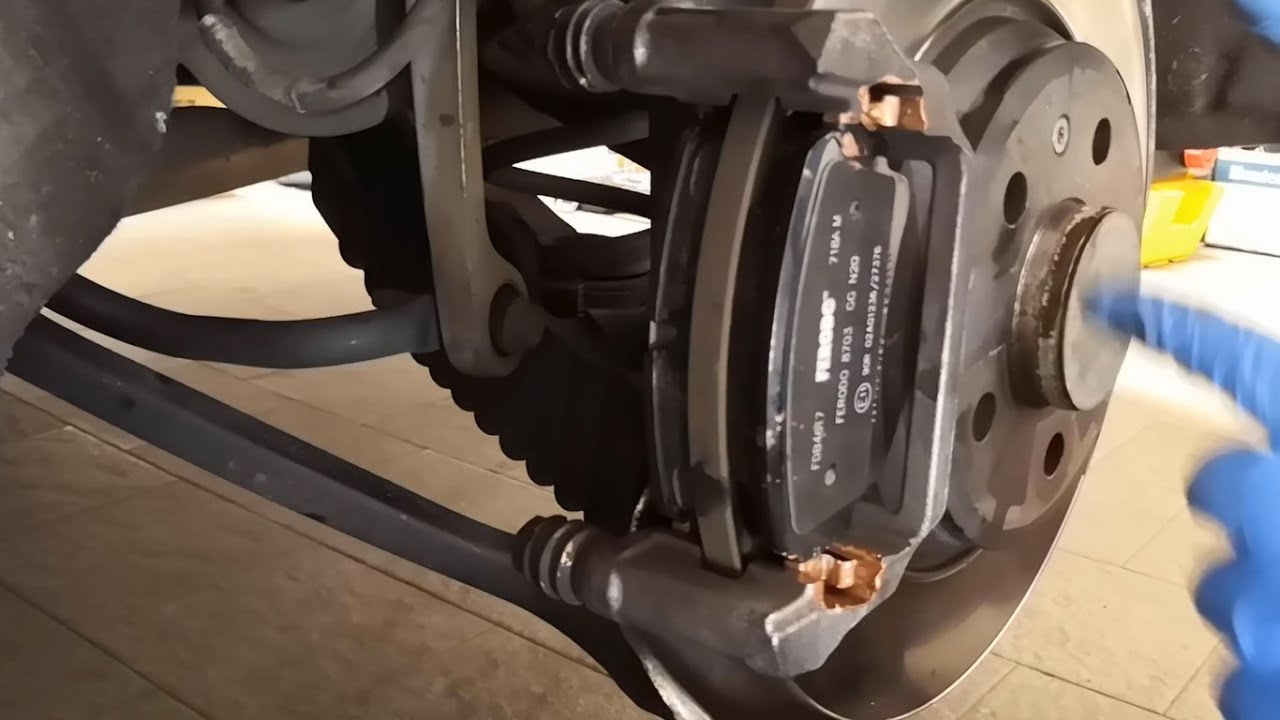 Sostituzione pastiglie dei freni posteriori Audi A4 Avant B9 2.0 TDI 150cv