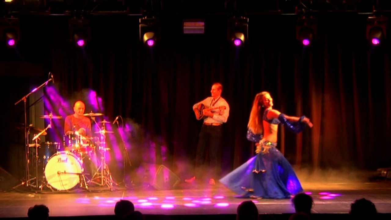 Phynia improvising to Ta Mavra Matia Sou, performed by Louis and Michael Anastas at WAMED 2019