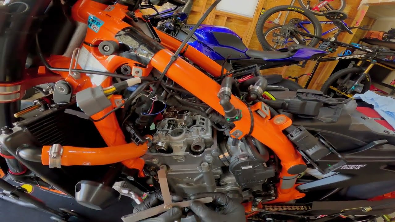 KTM 890 Duke R | Cam Install