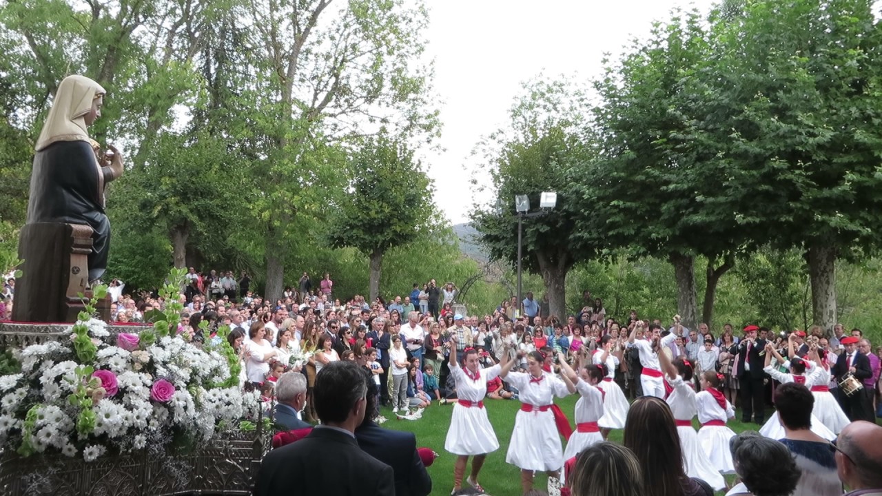 Ezcaray final de la procesión de la Santisima Virgen de Allende, patrona de Ezcaray danza. 24-9-2016