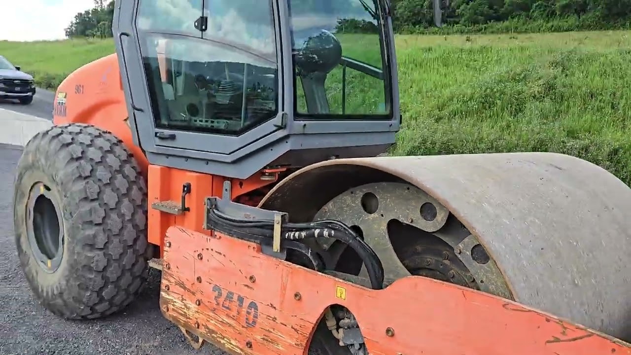 Hamm 3410 Smooth Drum Roller Inspection