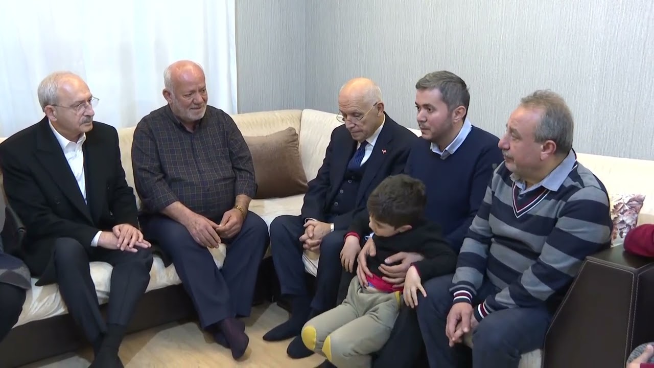 KEMAL KILIÇDAROĞLU,EŞİ SAYIN SELVİ KILIÇDAROĞLU İLE BİRLİKTE DEPREMZEDE BİLGİN AİLESİNİ ZİYARET ETTİ