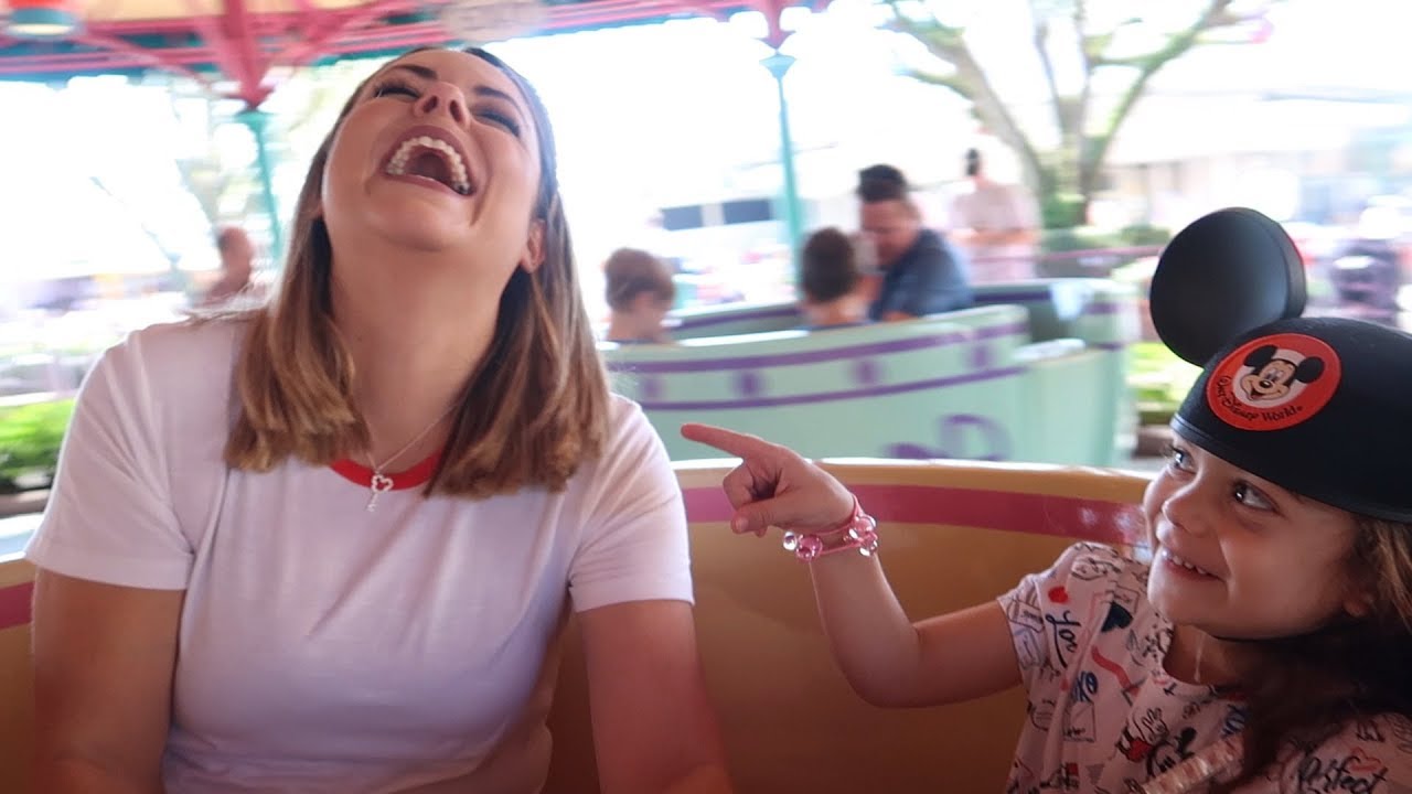 TENTE NÃO RIR NA XÍCARA MALUCA - Flavia Calina