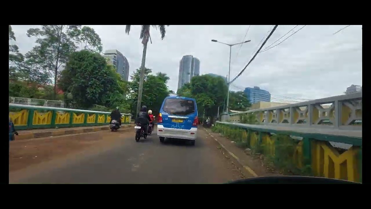 20251226 Поездка в офис... Офисное здание Pondok Indah... До начала рабочего дня...
