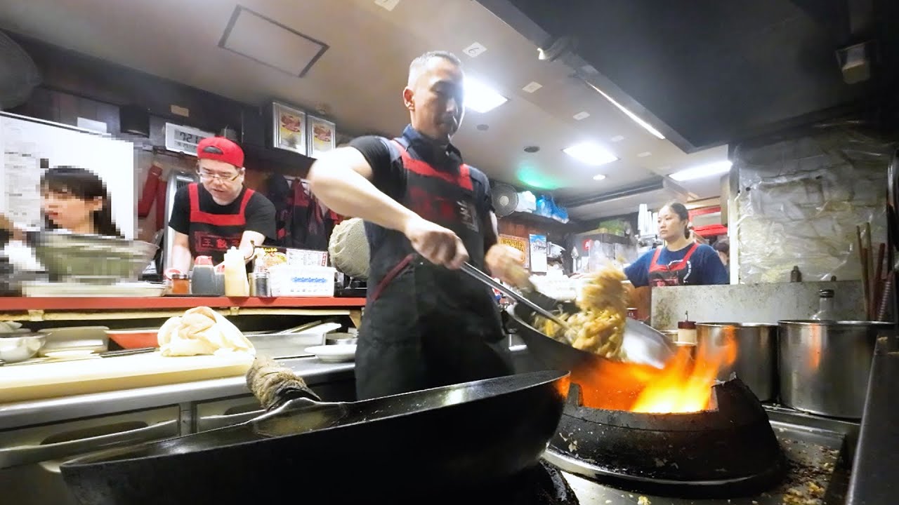 深夜0時に超満席の街中華！絶品炒飯を求め全国から殺到する博多の王餃子に密着
