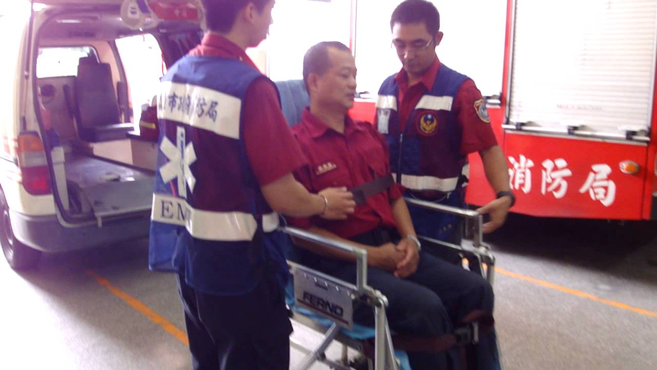 R28型擔架轉換成平躺上救護車