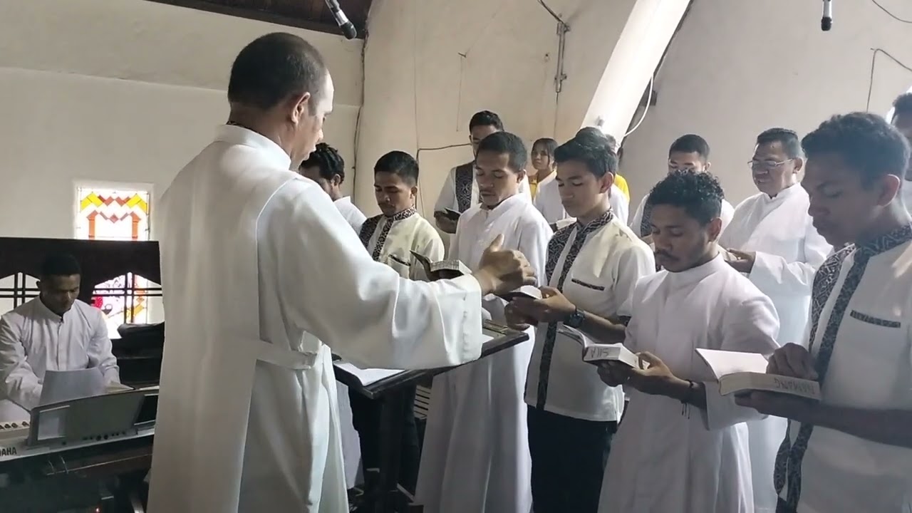 Lagu Bahagia Abadi❗Misa Requiem Pater Yosef Seran di Gereja Katedral Ende, Flores👉Koor Bruder SVD