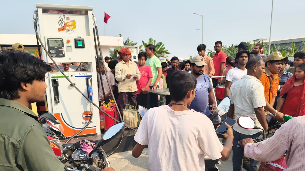Biryani Jonno Lain Dekho Guys .#india #trending #vairalvideo #petrolpump