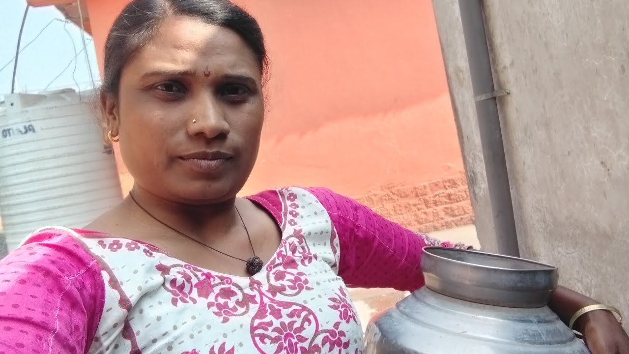 बघा मी कशी पाणी भरते 😆😂👍👆🙏