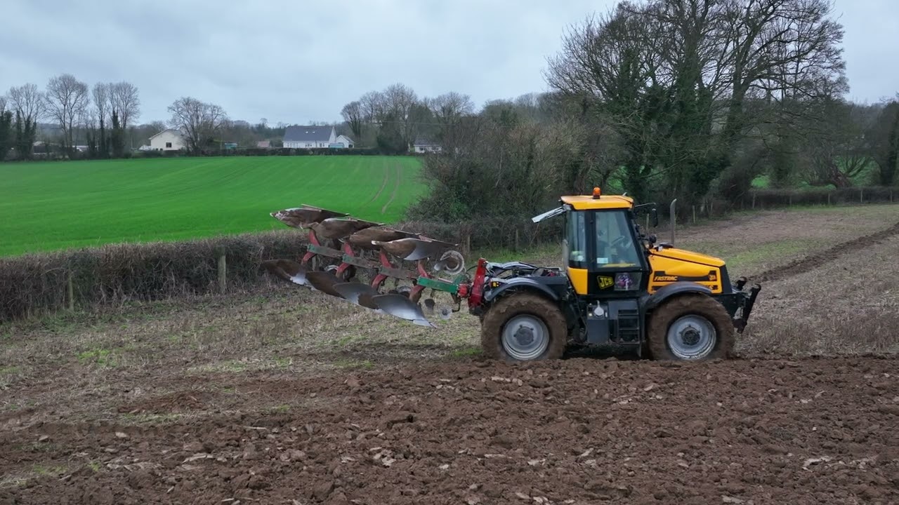 Ploughing JCB Fastrac 2135