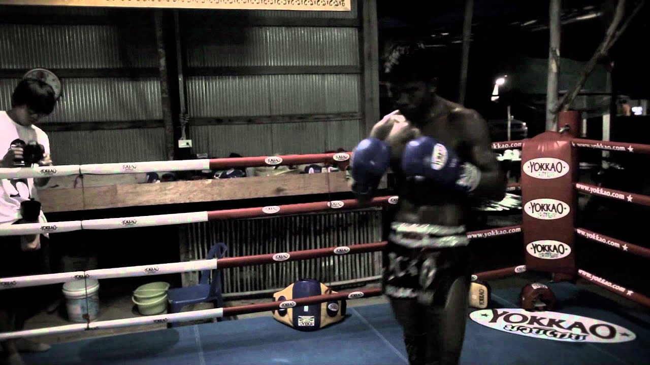 Buakaw Banchamek sponsored by Yokkao BANG BANG Training @ Banchamek Gym - FULL HD